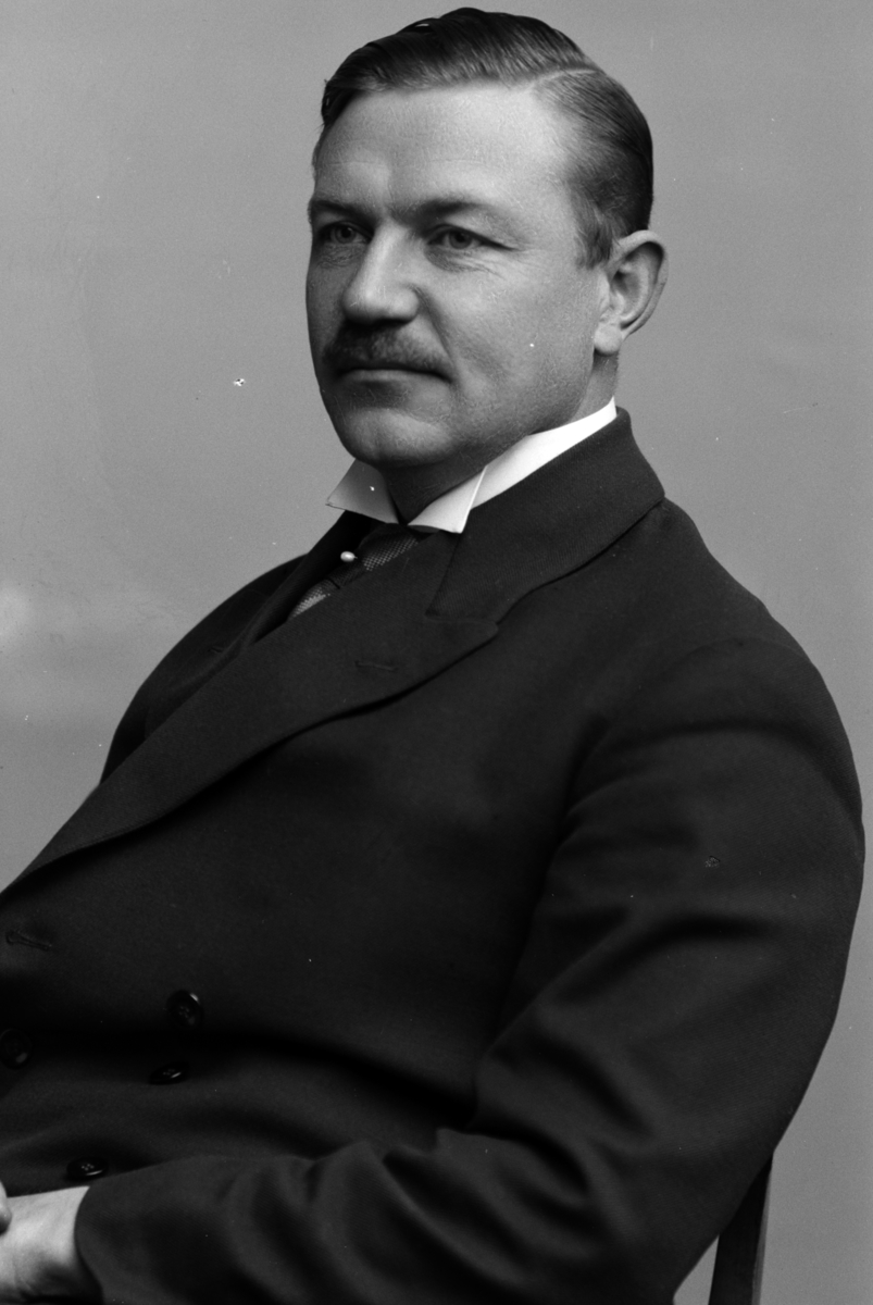 Christian Grundseth, HALVORSEN LENSMANN, HALVFIG. , 28812