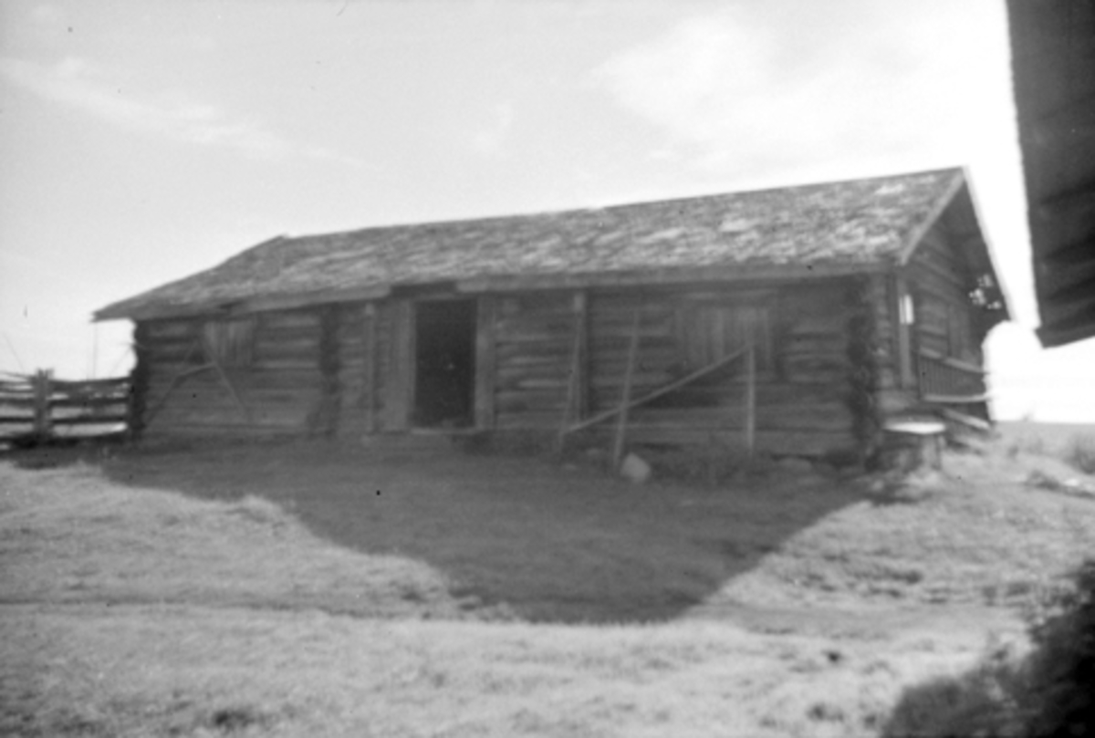 Toralv Bleken-Nilssen, VØLESTAD. NEDRE. LØTEN. TØMMERHUS. UTHUS.