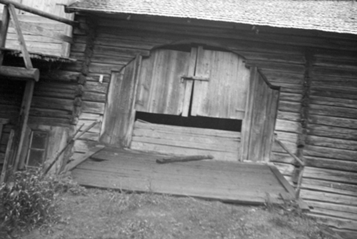 Toralv Bleken-Nilssen, HOV, STORE, VALLSET i Stange, LÅVEDØR, TIDL. 1052