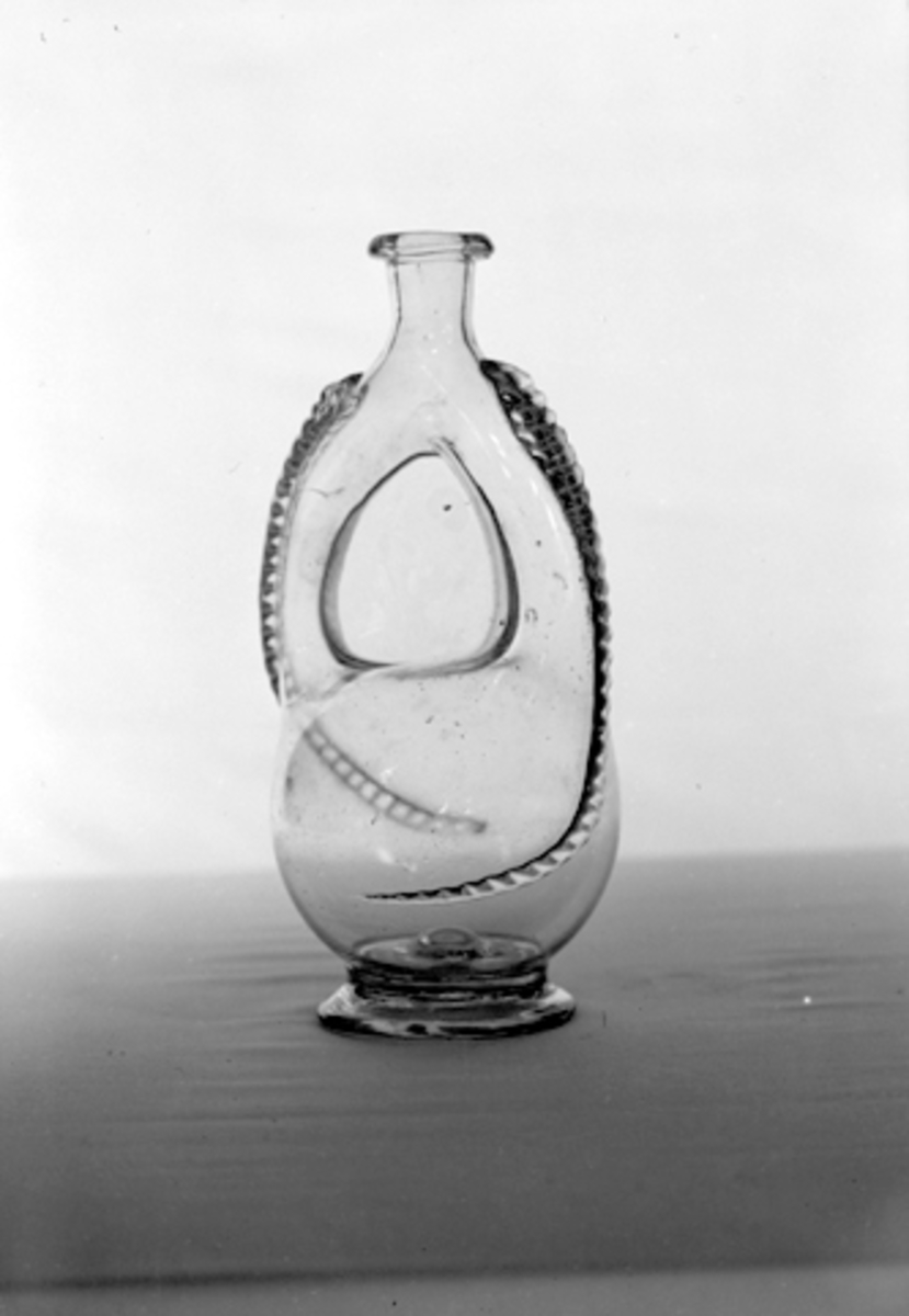 Anno Domkirkeodden, KARAFFEL, KARAFELL I KLART GLASS