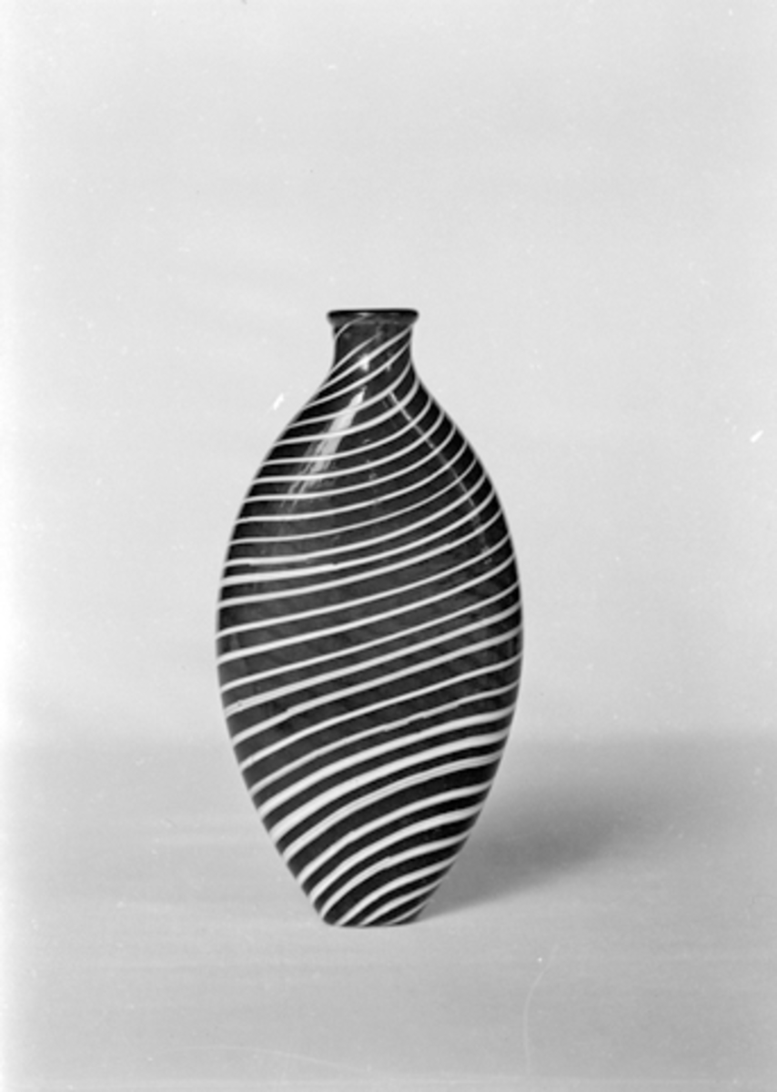 Anno Domkirkeodden, VASE MED STRIPET MØNSTER
