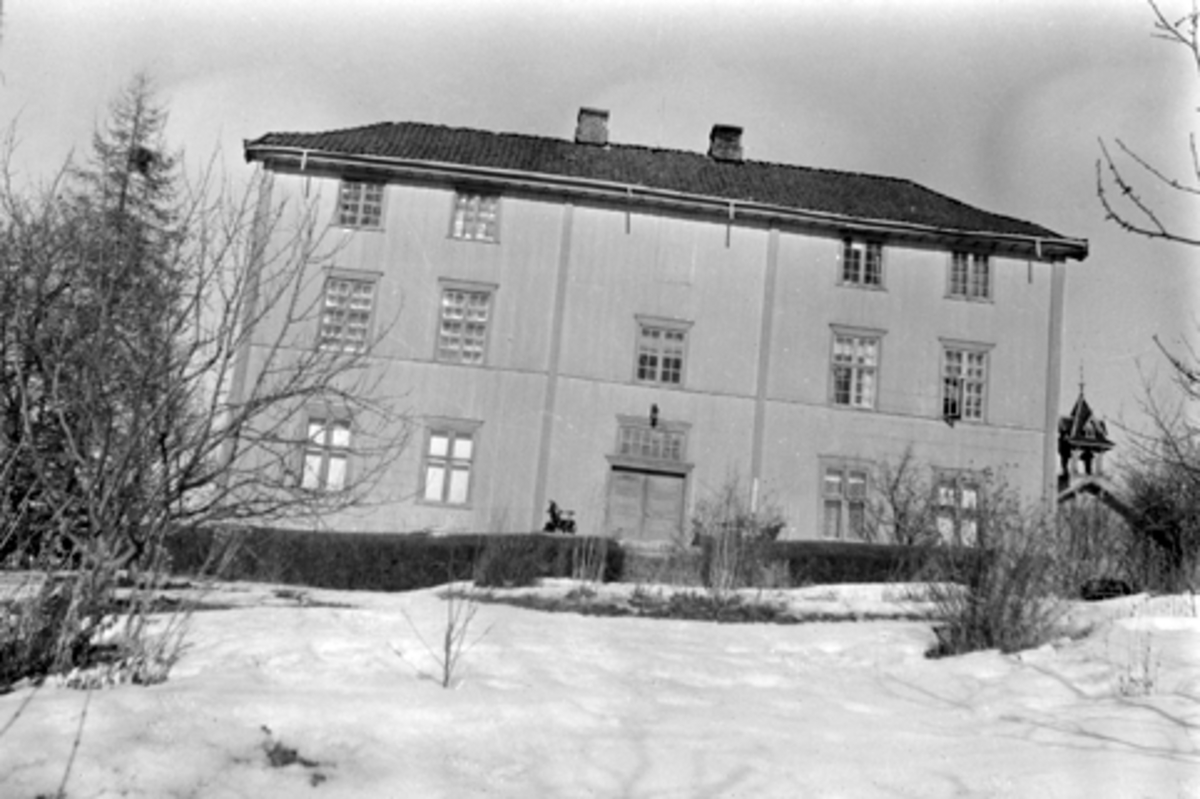 Toralv Bleken-Nilssen, NERKVERN, NEDERKVERN, FURNES i Ringsaker, HOVEDBYGNING. GNR. 195-