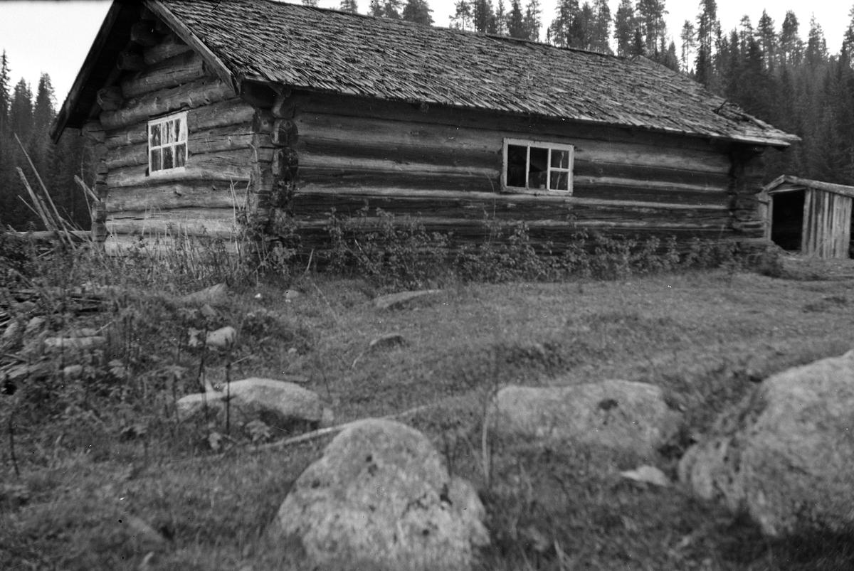 Anno Domkirkeodden, KLAVSTAD, STØRHUS, SETERHUS, ROMEDAL. 1942. GJENREIST PÅ HEDMARKSMUSEET I 1959.