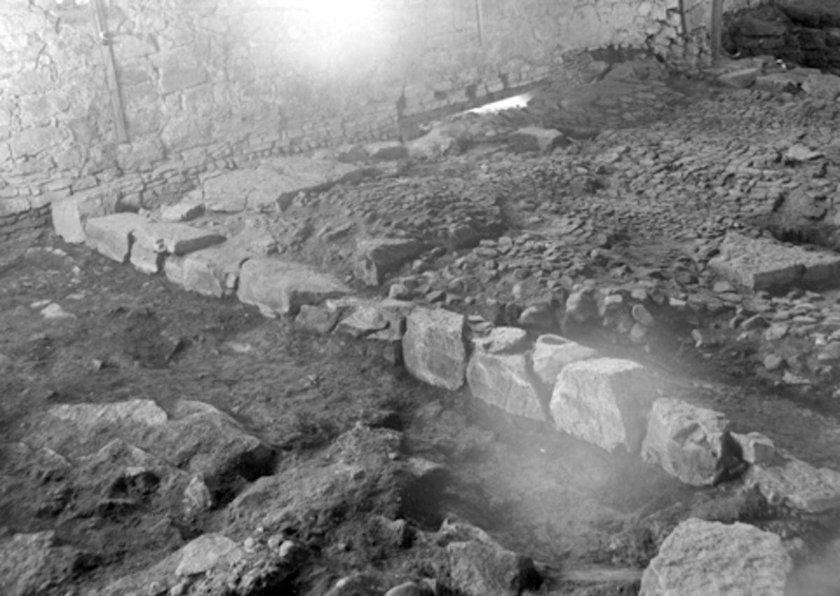 Anno Domkirkeodden, Arkeologiske undersøkelser i Hamar bispegård 1952. "Renessansebygningen", nordre del.