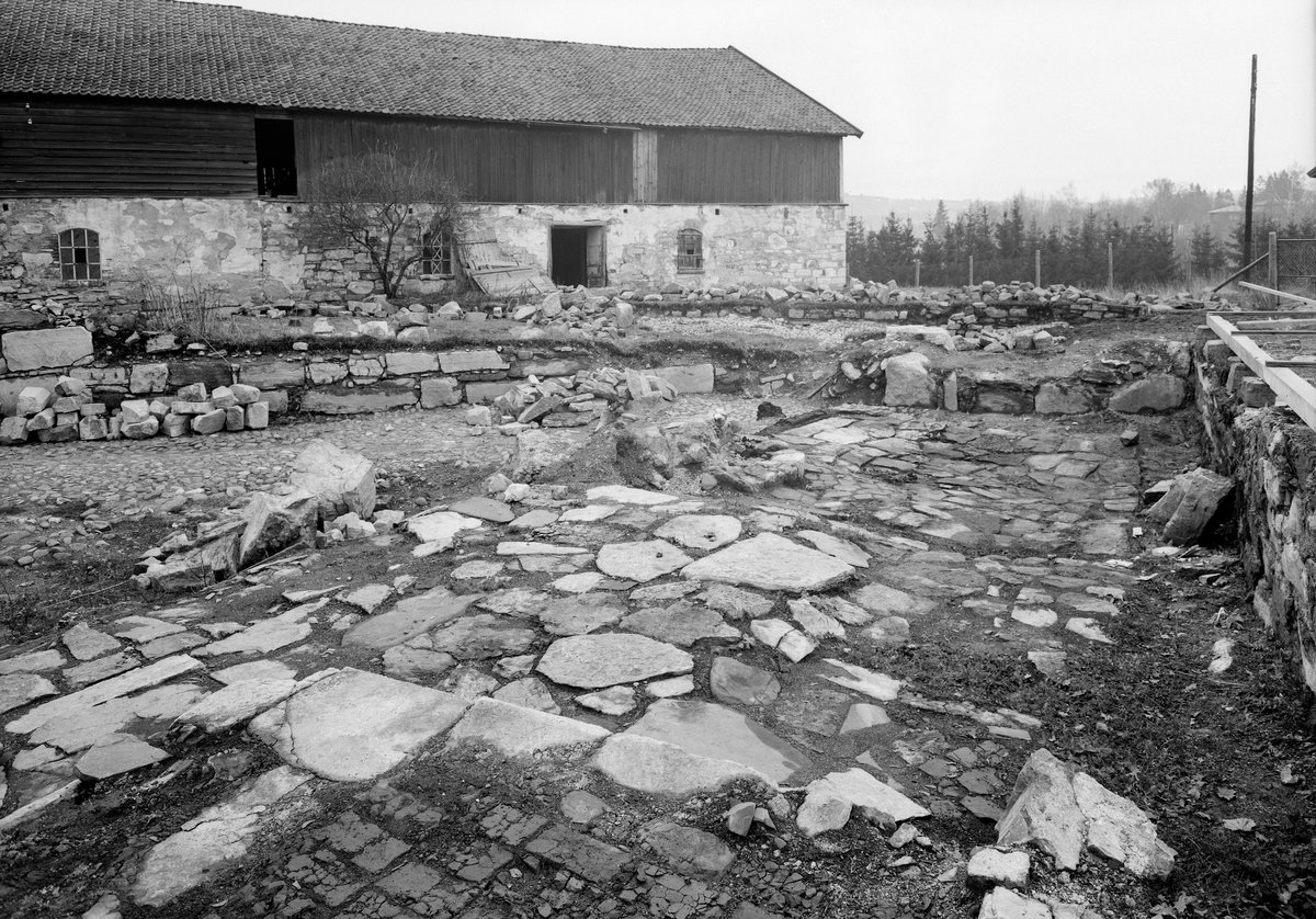 Normann Fotoatelier, HAMAR BISPEGÅRD, ARKEOLOGI, FOT. 55 03. 11. 1949.