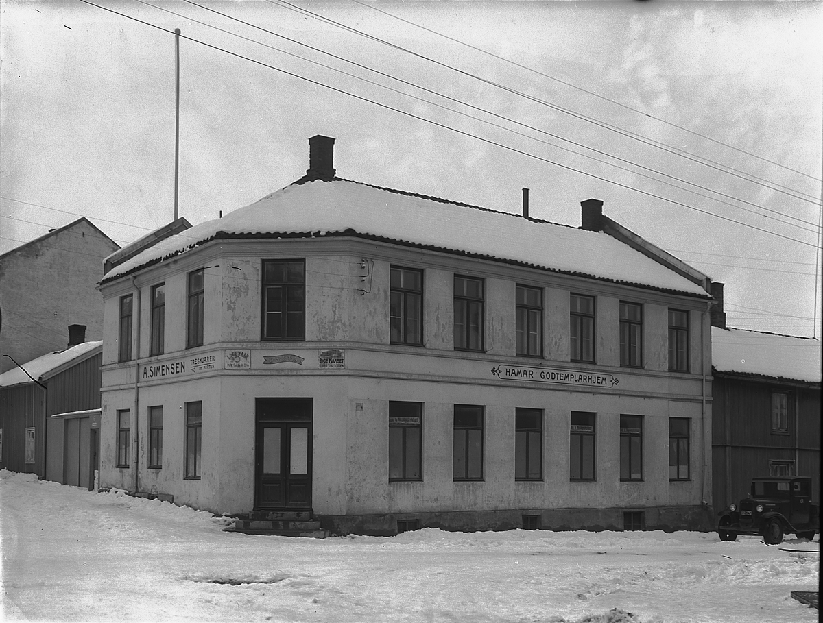 Christian Grundseth, EKSTERIØR GODTTEMPLARHJEM. TRESKJÆRER A. SIMENSENS HUS, ØSTREGATE 22, Hamar.
