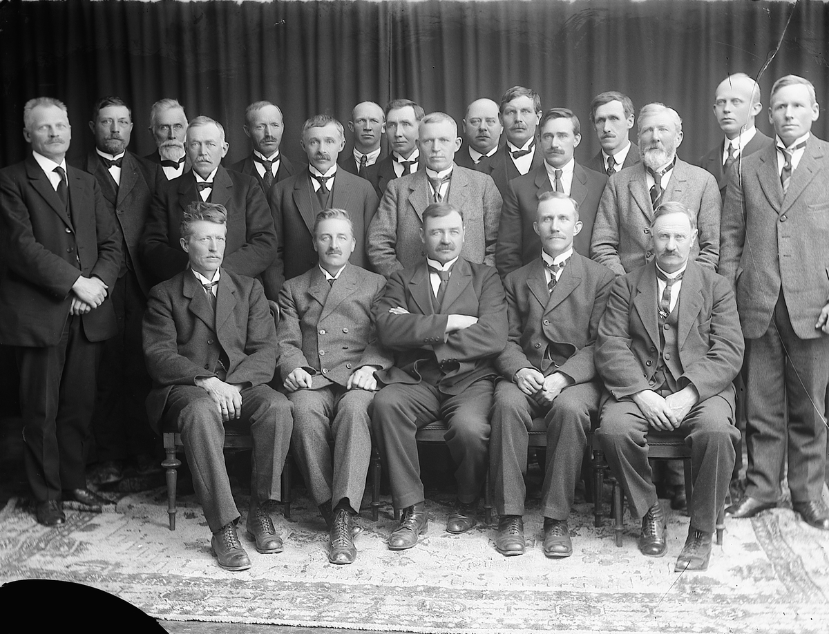 Christian Grundseth, FURNES HERREDSTYRE. KOMMUNESTYRE. GRUPPE MENN.
