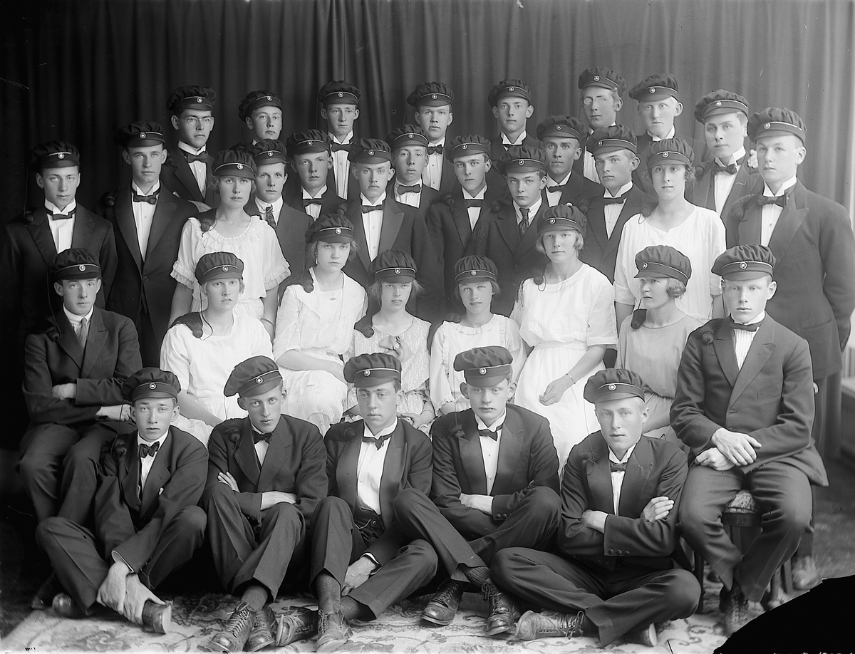 Christian Grundseth, HAMAR KATEDRALSKOLE. STUDENTER. GRUPPE KVINNER OG MENN.