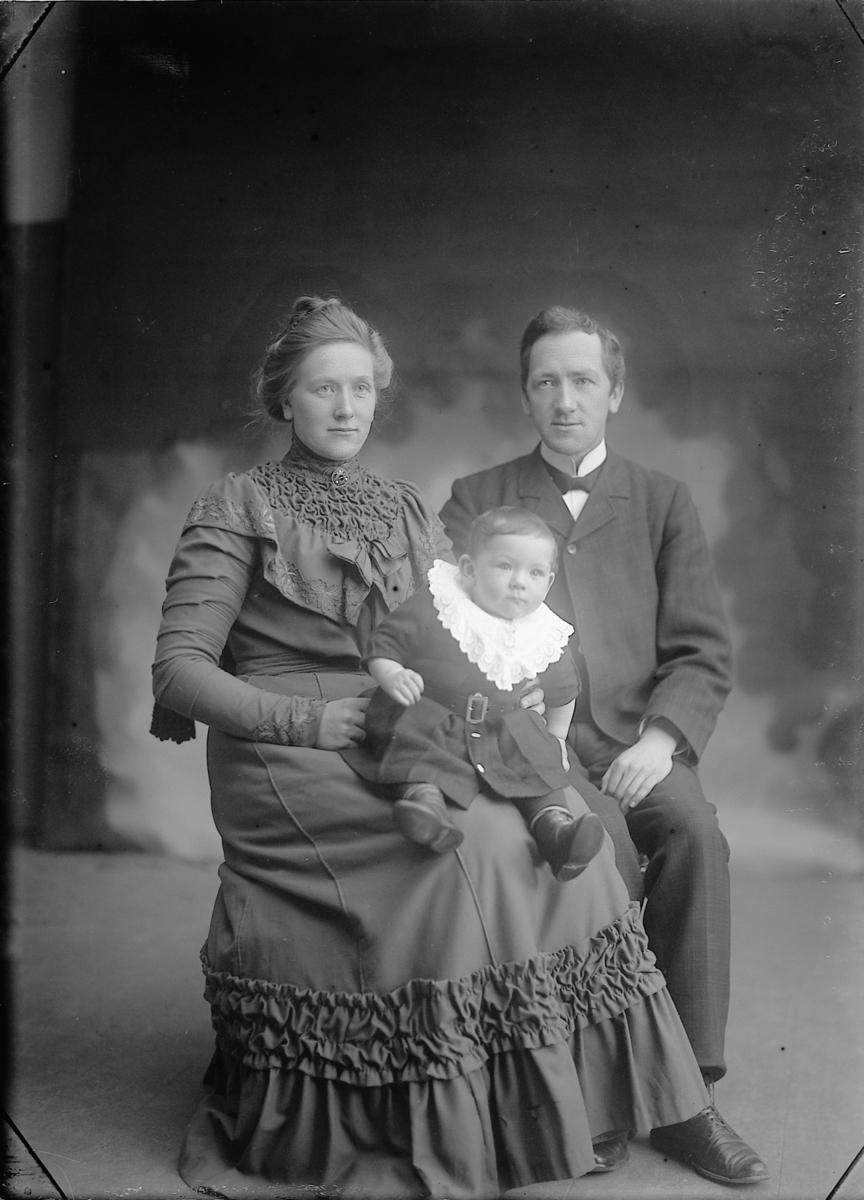 Martin Finborud, FAMILIEGRUPPE 3. HARALD FODSTAD. TOTEN.