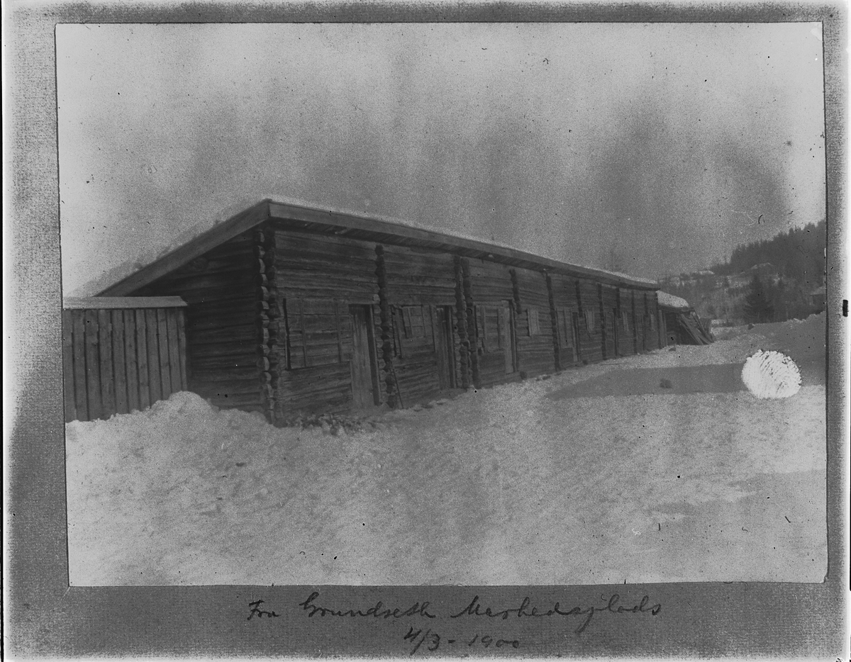 Johan Albert Steen, ELVERUM, GRUNDSETH MARKEDSPLASS, STALLER. 4-3-1900.