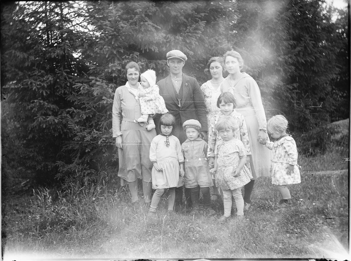 Ole M Martinsen, Ukjent gruppe, familie på ukjent sted.