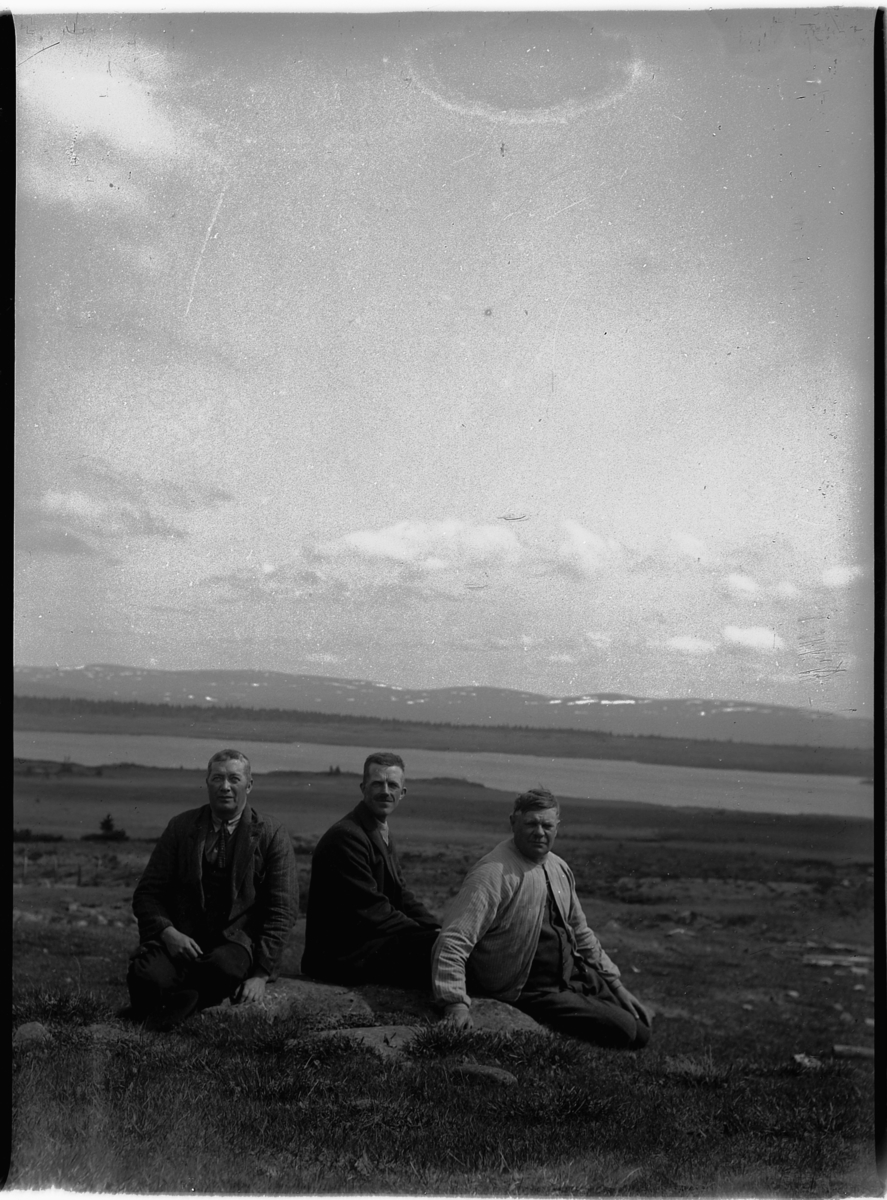 Mikkel Sveinhaug, PETTER TOFTEN, KR. SANDSENGEN OG PETTER SKJERPEN, AKSJØEN i Ringsaker, 13-6-1936.