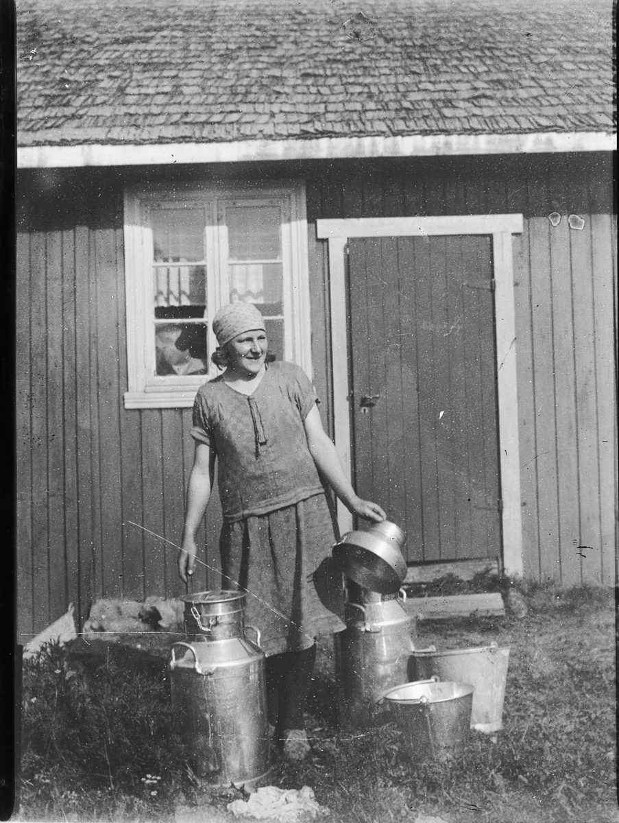 Mikkel Sveinhaug, BUDEIE MATHILDE STORRUSTEN, ØYMO, MELKEKJELE, SPANN.