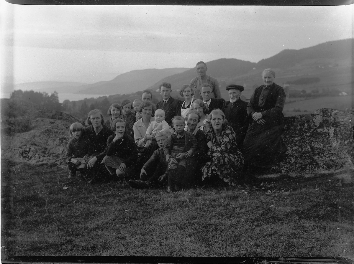 Mikkel Sveinhaug, GRUPPE 19 BARN OG VOKSNE UKJENTE.