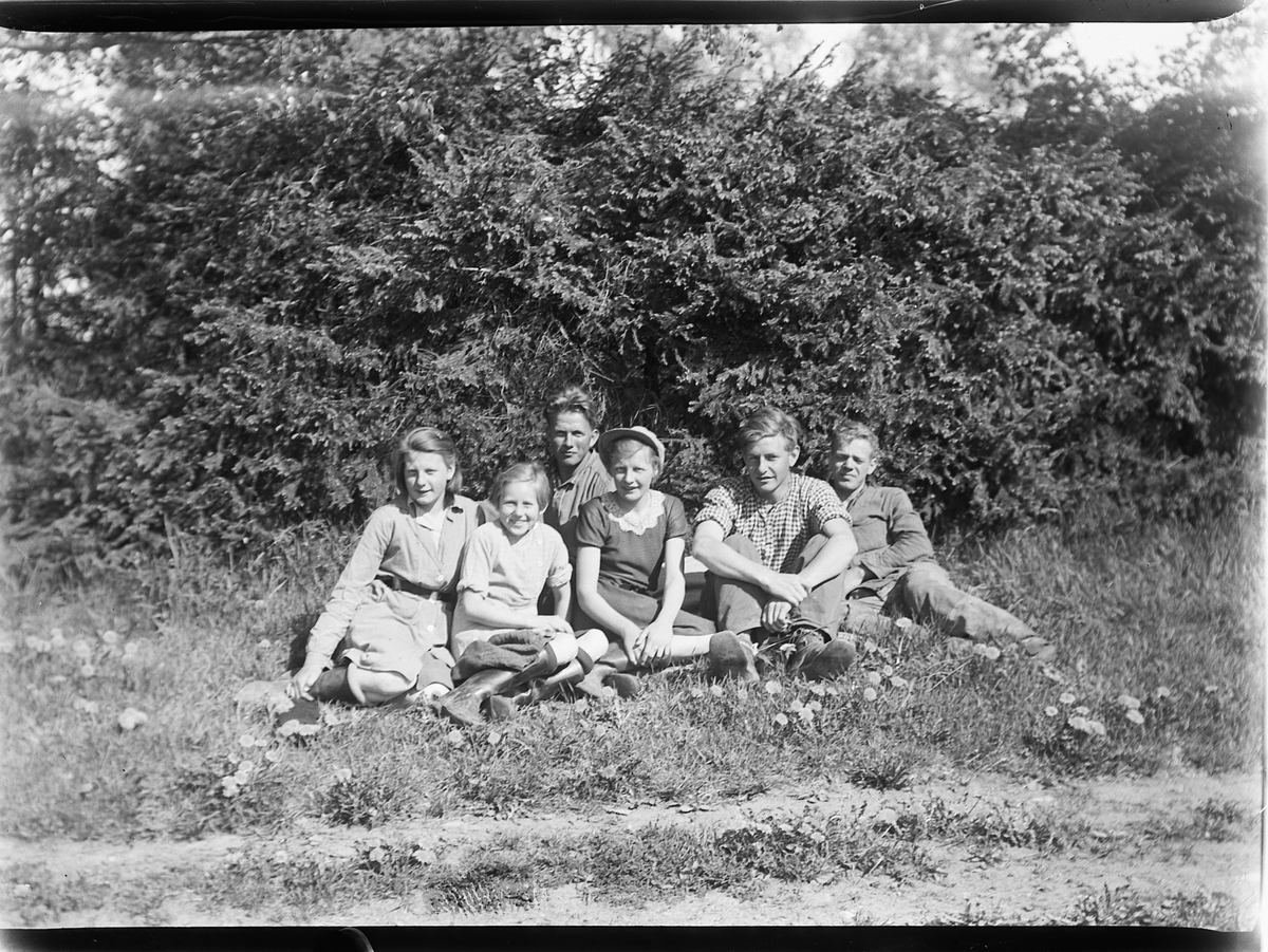 Mikkel Sveinhaug, GRUPPE 6 UKJENTE POTETSETTERE PÅ SVEINHAUG 1939.