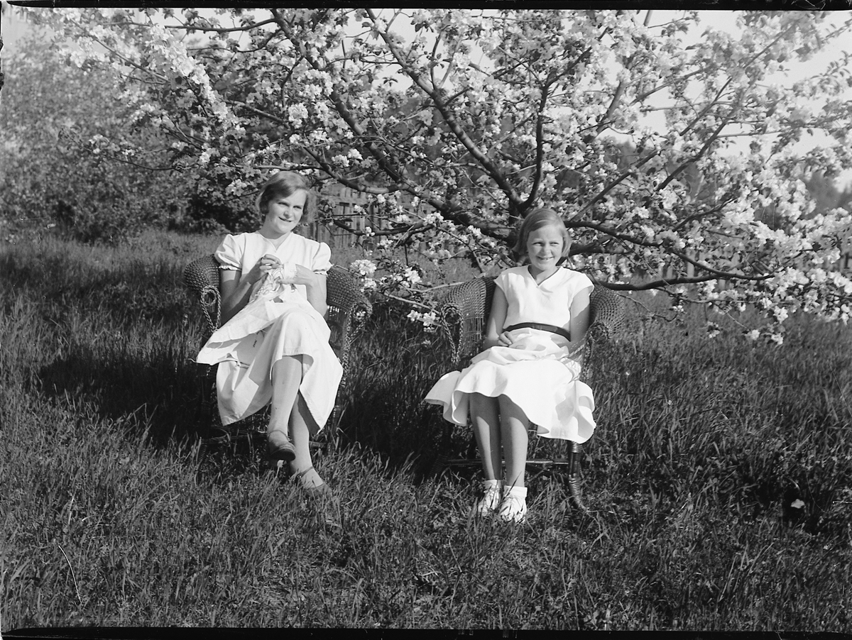 Mikkel Sveinhaug, AASE OG REIDUN NYHUS, 1934.