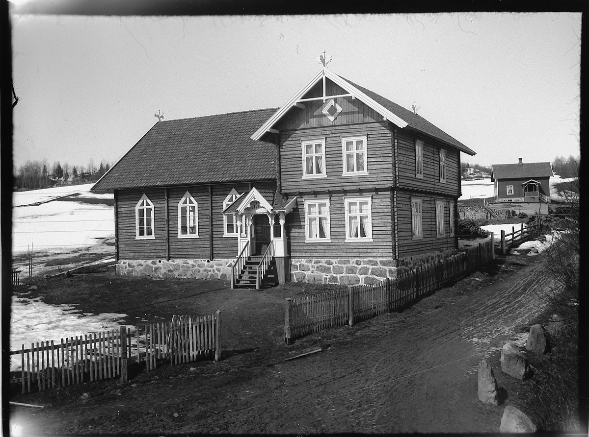 Ole Hansen Løken, VELDROM FORSAMLINGSLOKALE, BEDEHUS, VELDRE i Ringsaker. Oppført 1900.