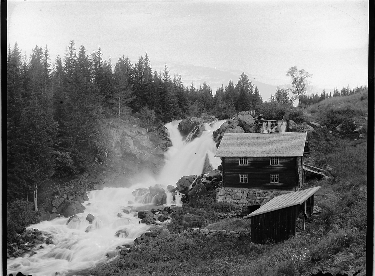 Ole Hansen Løken, LUNDSFOSSEN, MOELVA, MØLLE. Kvernstua.
