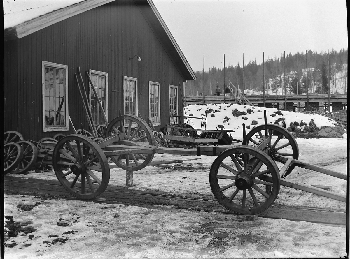Ole Hansen Løken, PRODUKSJON AV LASTEVOGNER FOR HEST VED MOELVEN BRUG, HJULGANGER I TRE.