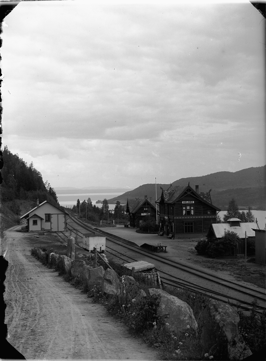 Ole Hansen Løken, VELDRE JERNBANESTASJON i Ringsaker.