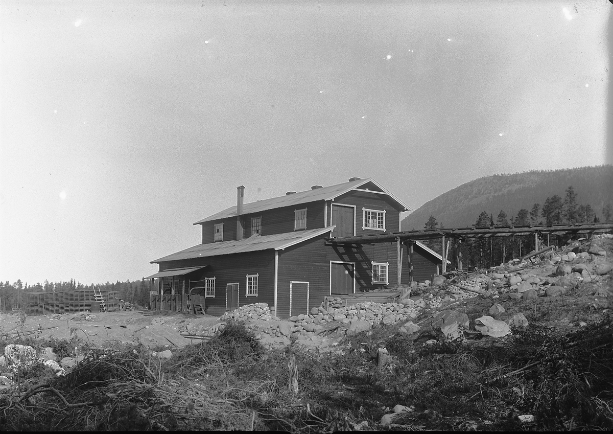 Ole Hansen Løken, HANESTAD TJÆREFABRIKK i Rendalen.