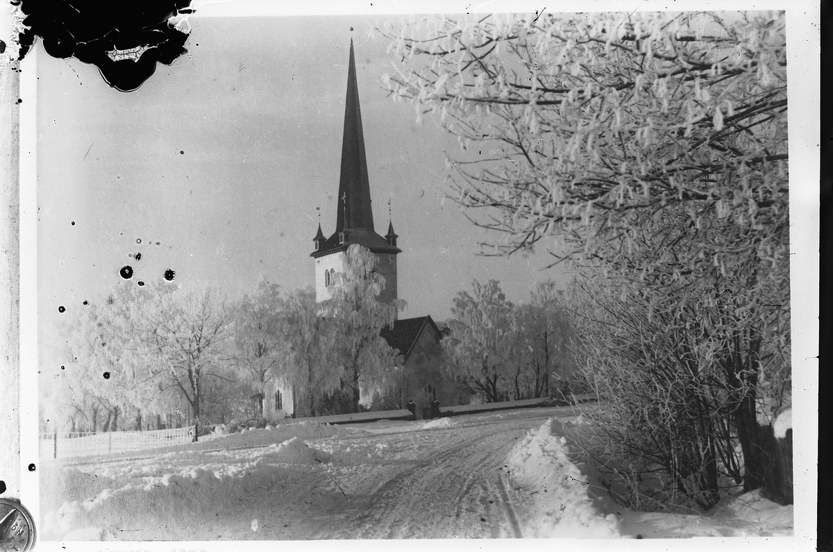 Oscar Løberg, RINGSAKER KIRKE, VINTER.