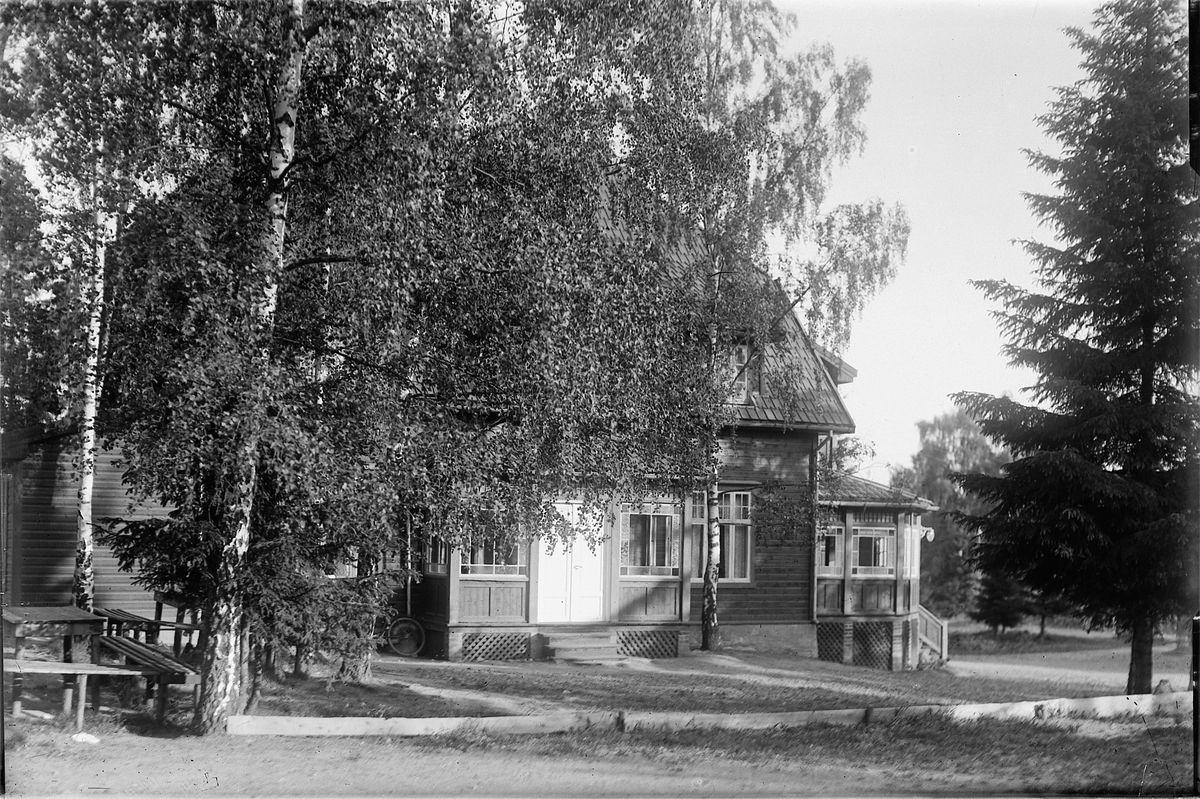 Oscar Løberg, BELLEVUE RESTAURANT, AJER, HAMAR, BYGD 1917 AV BAKERMESTER DIDRIKSEN.