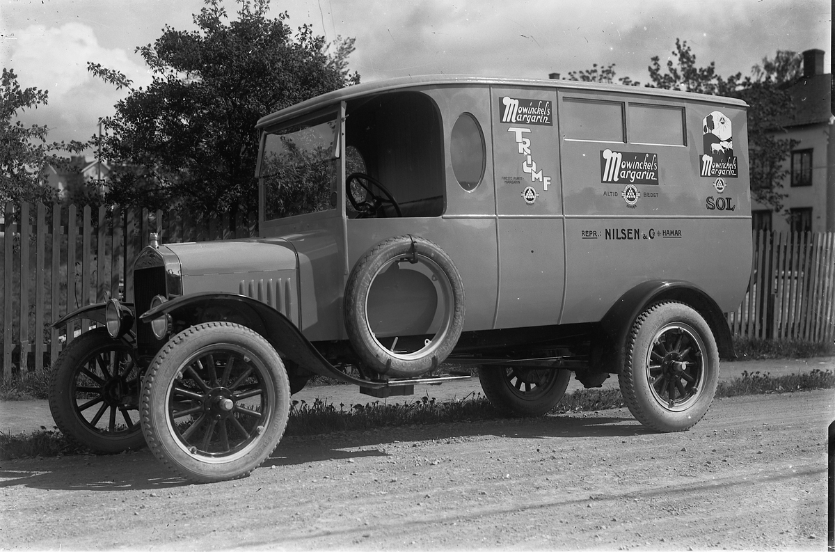 Oscar Løberg, VAREBIL, FORD TILH. GROSSERER SVERRE NILSEN, HAMAR, OG BLE BRUKT I 1920-ÅRA. I 1924 annonserte forhandlerne chassiser til denne biltypen for 3100 eller 3525 kr. Karosseriet måtte bygges ved et lokalt verksted, og kjøpere som ville ha selvstarter måtte betale 250 kr ekstra.
