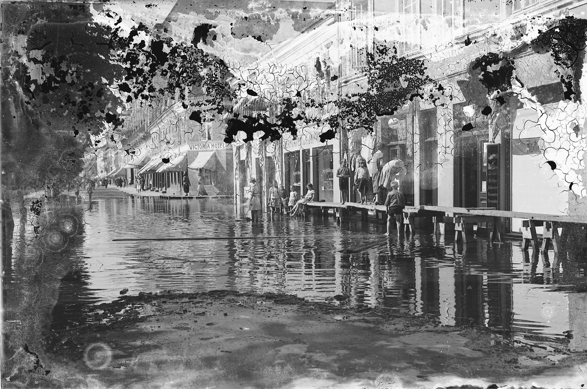 Oscar Løberg, STRANDGATA, HAMAR, FLOMMEN I 1927.