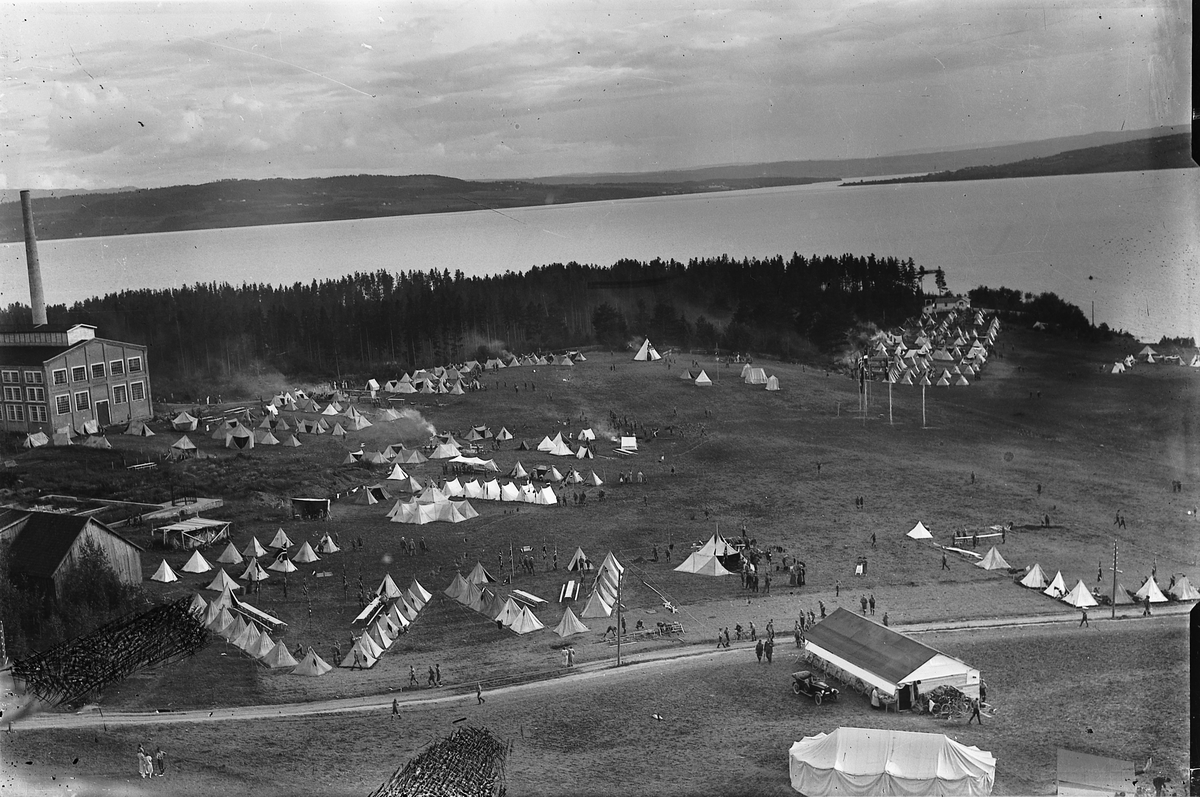 Oscar Løberg, LANDSSPEIDERLEIR PÅ STORHAMAR, 1924.