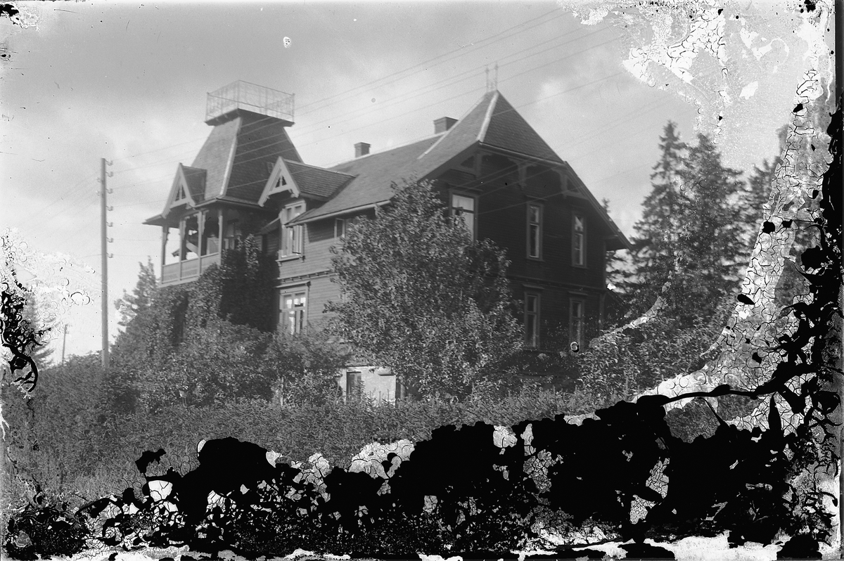Oscar Løberg, HALVARDS GATE 13, GARVERE OMDAHLS VILLA, BYGD 1898, SENERE BOLIG FOR SORENSKRIVEREN I NORD-HEDMARK, STORHAMAR.