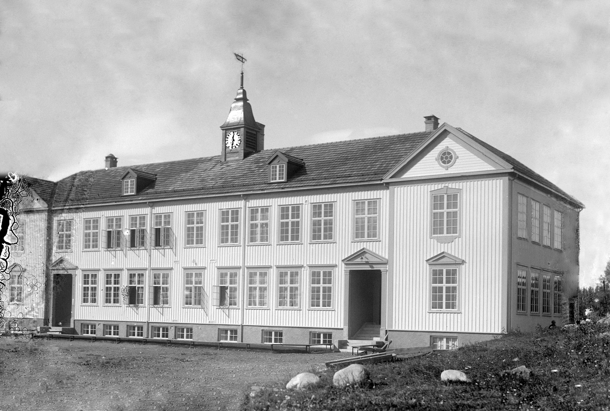 Oscar Løberg, ROLLSLØKKEN SKOLE, HAMAR, 1923?