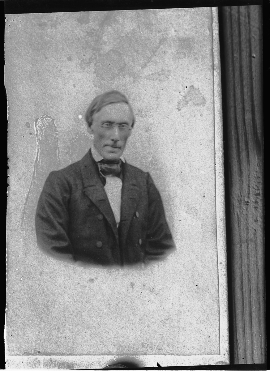 Oscar Løberg, UKJENT PERSON.