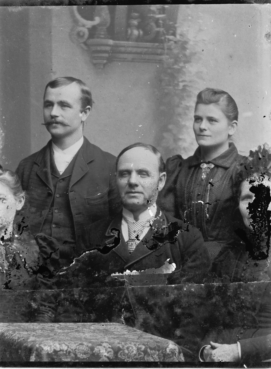 Oscar Løberg, FEM PERSONER, UKJENT.