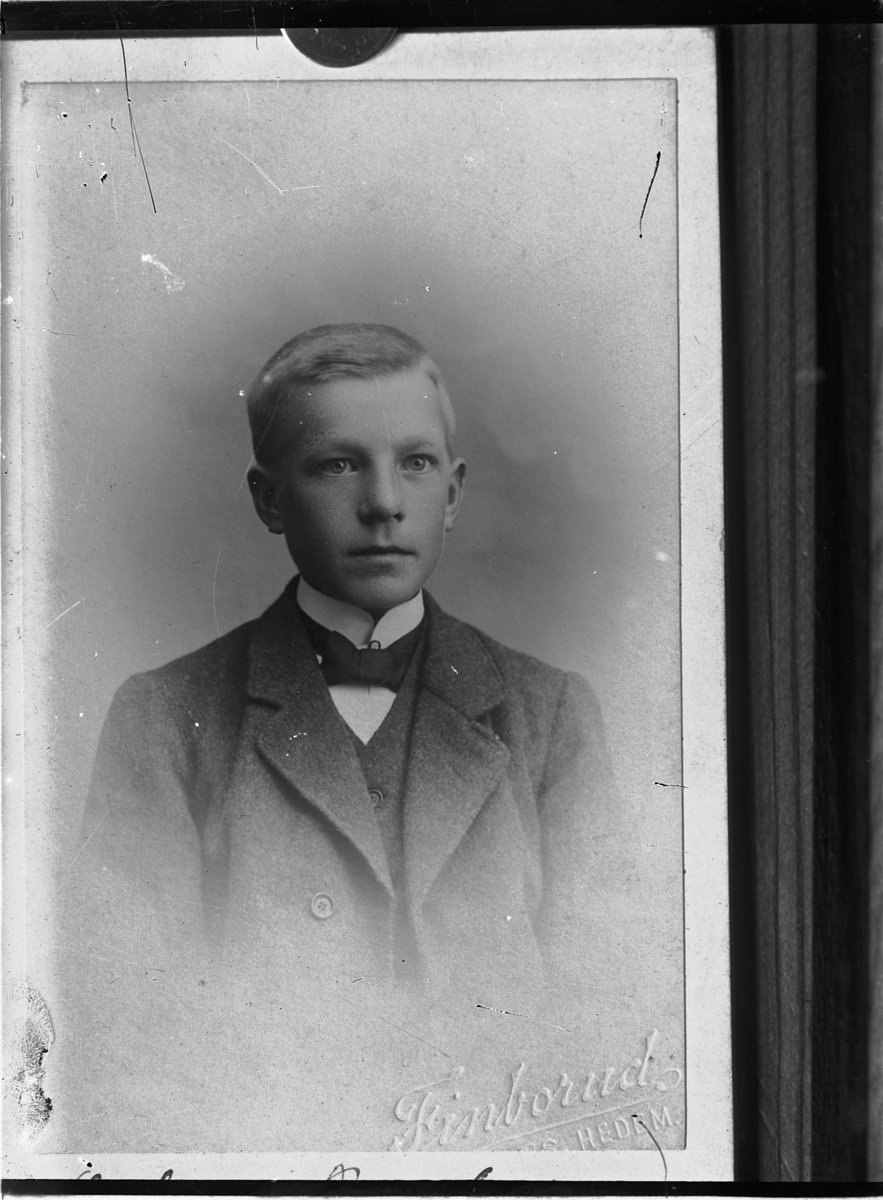 Oscar Løberg, UKJENT PERSON.