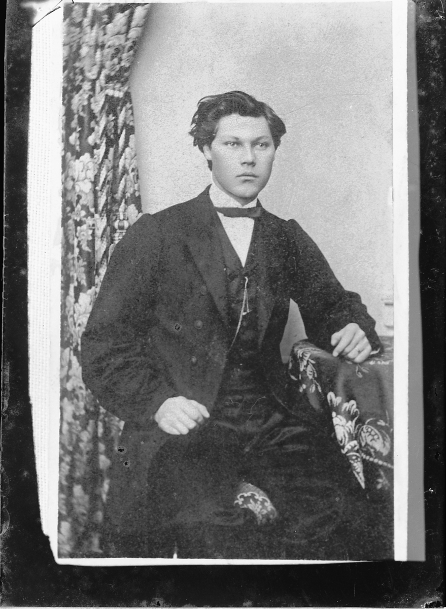 Oscar Løberg, UKJENT PERSON.
