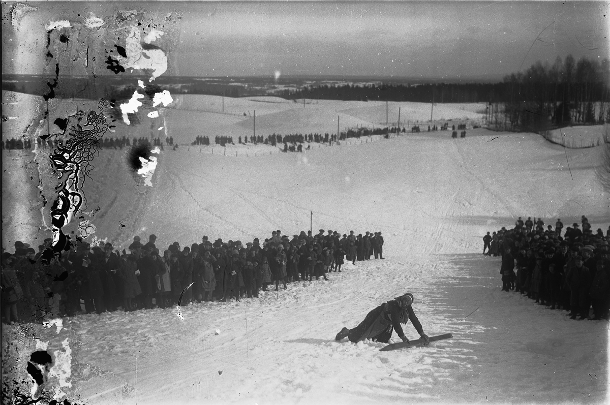 Oscar Løberg, SKIHOPPBAKKE, VELEDIGHETSRENN, MASKERADEHOPPRENN.
