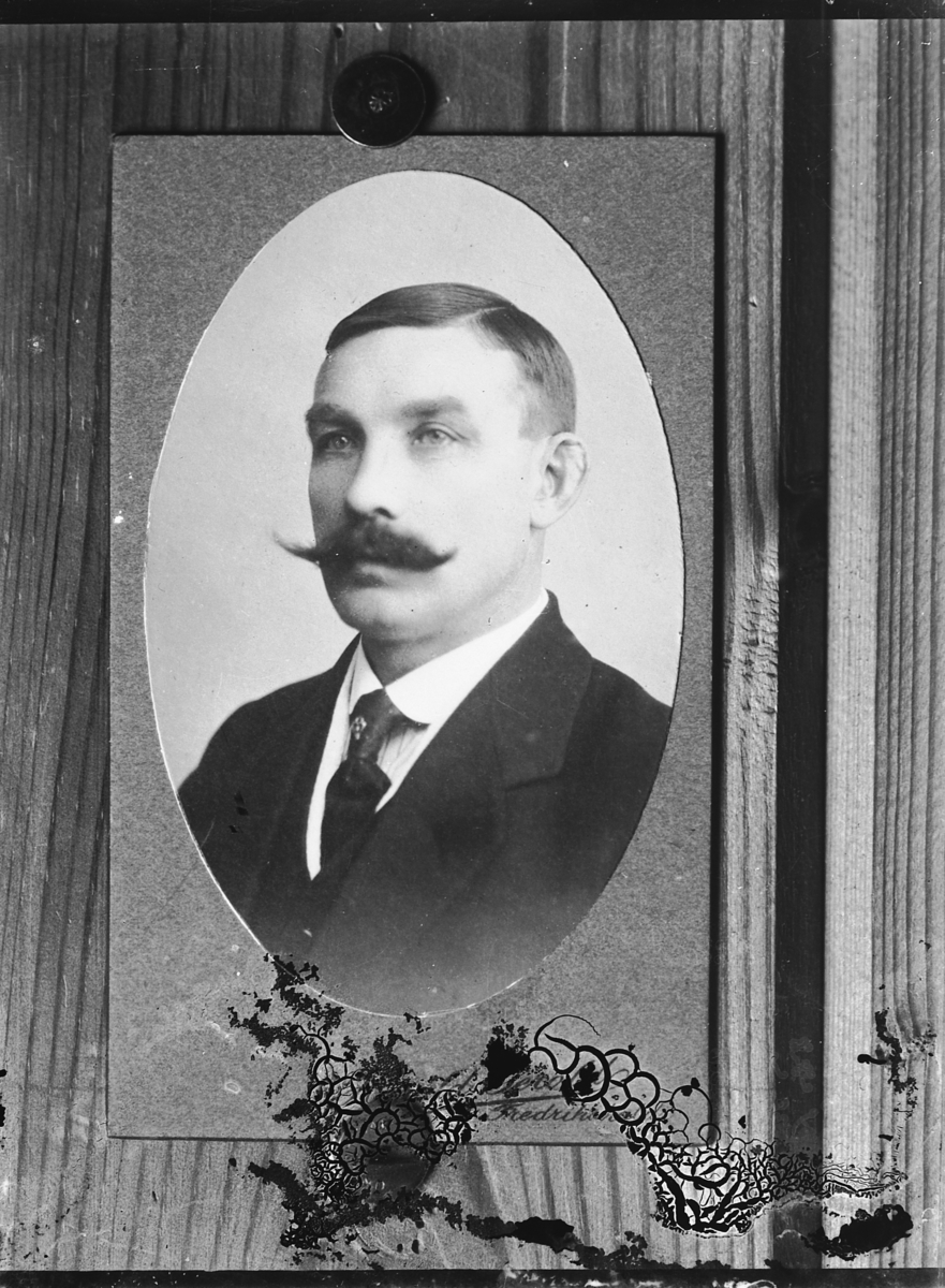 Oscar Løberg, PORTRETT MANN, UKJENT.