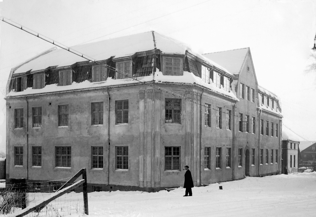 Oscar Løberg, Strømpefabrikken. RAMAH FABRIKKER, KRYSSET HEIDEMANNSGATE/GRØNNEGATE, HAMAR.