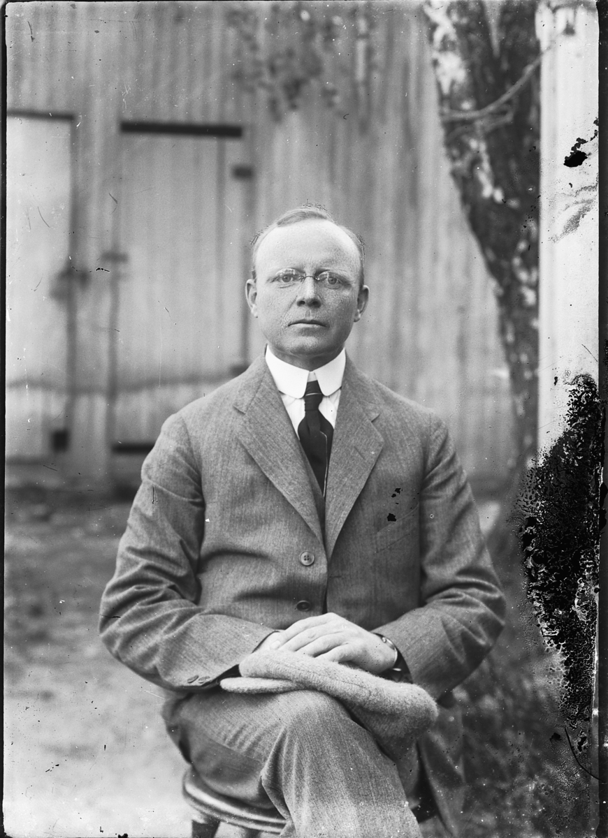 Oscar Løberg, TANNLEGE GLORVIGEN.