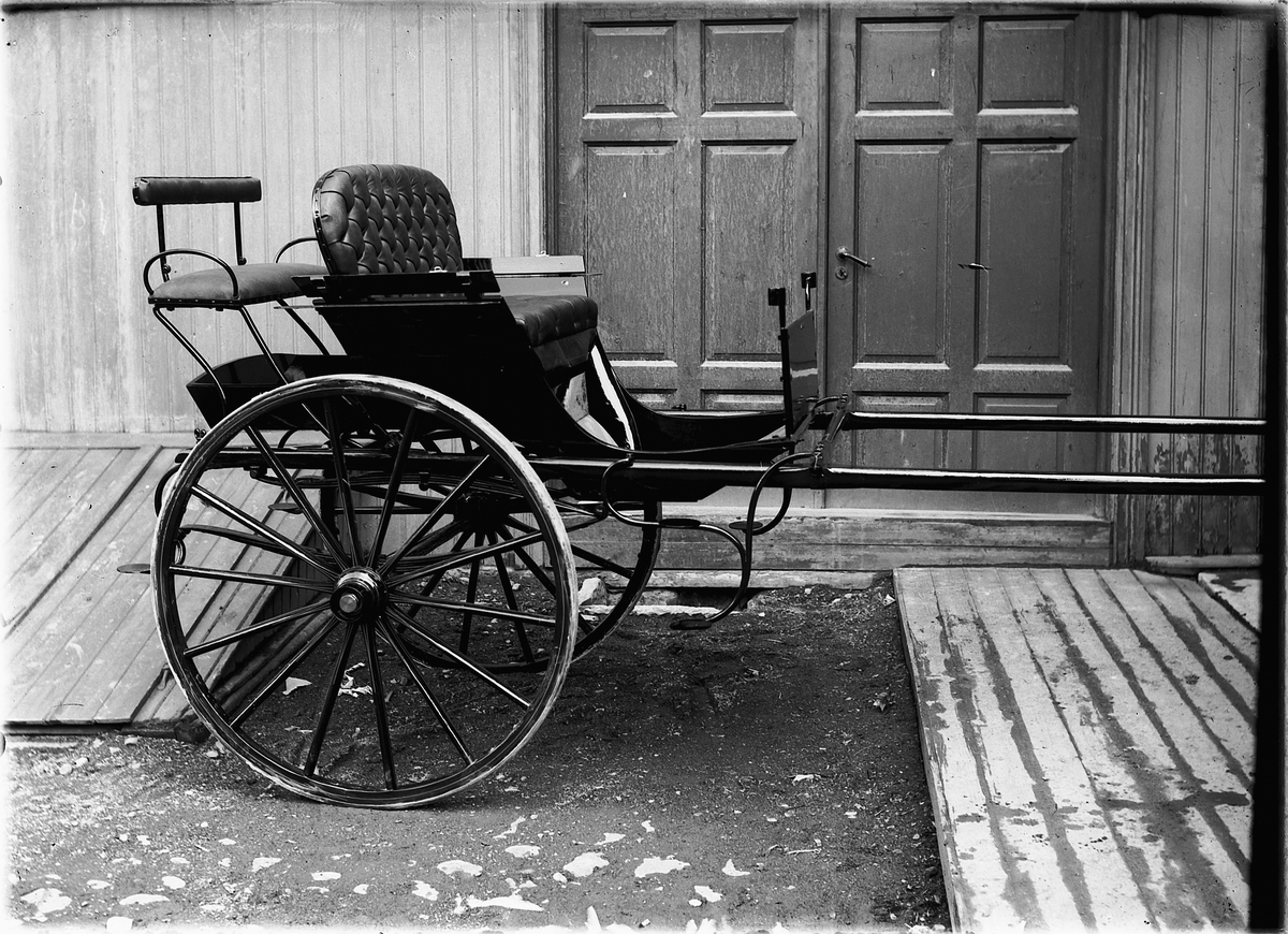 Oscar Løberg, HESTEKJØRETØY, TRILLE.