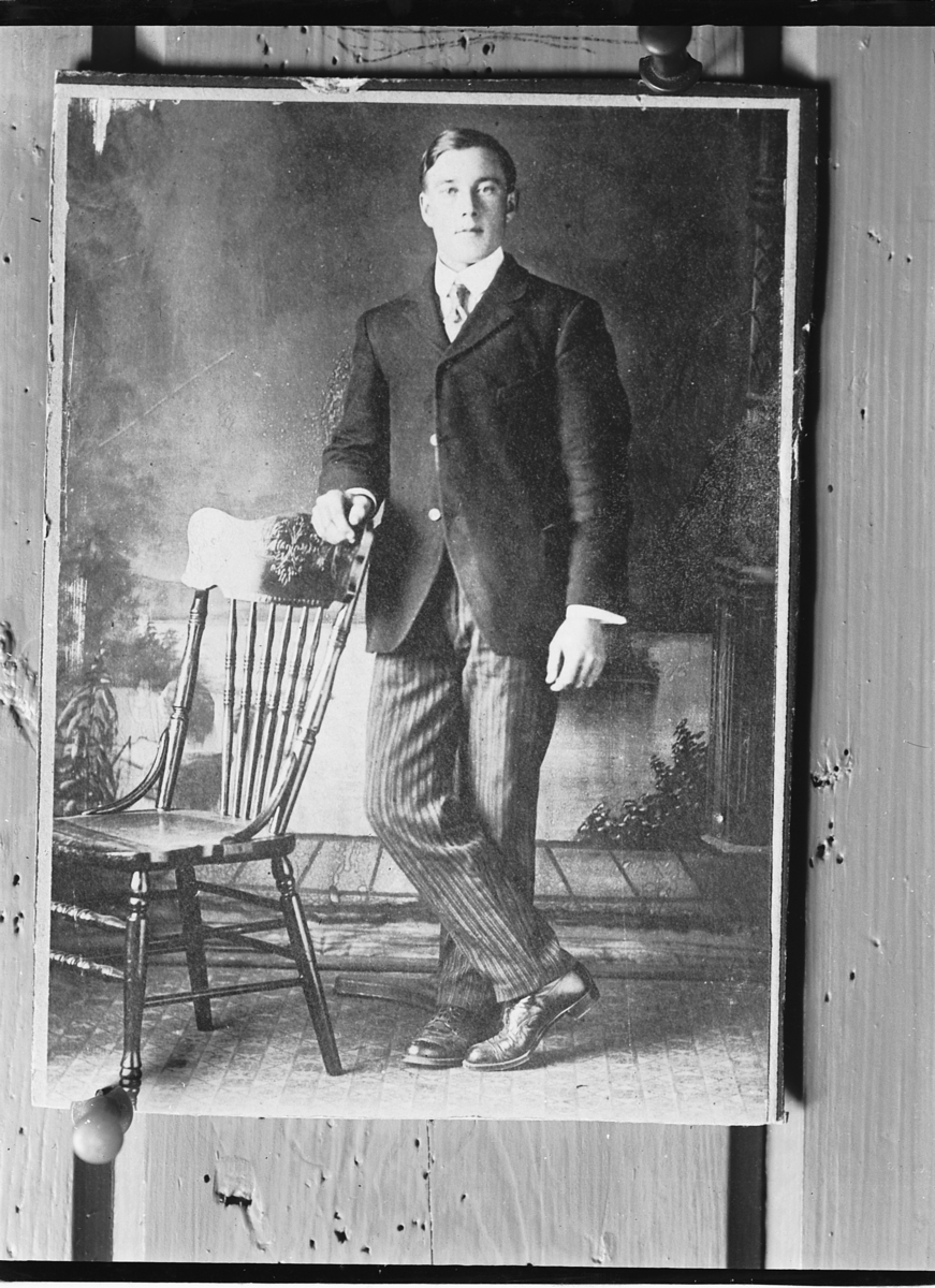 Johs. (Johannes) Johannessen, Ukjent mann.