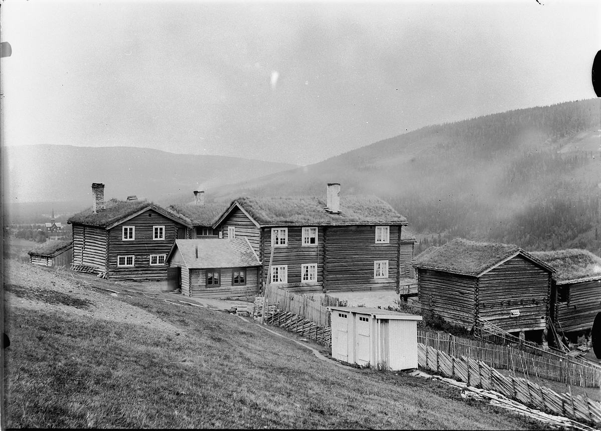 Mina Skraastad, Ukjent gård.