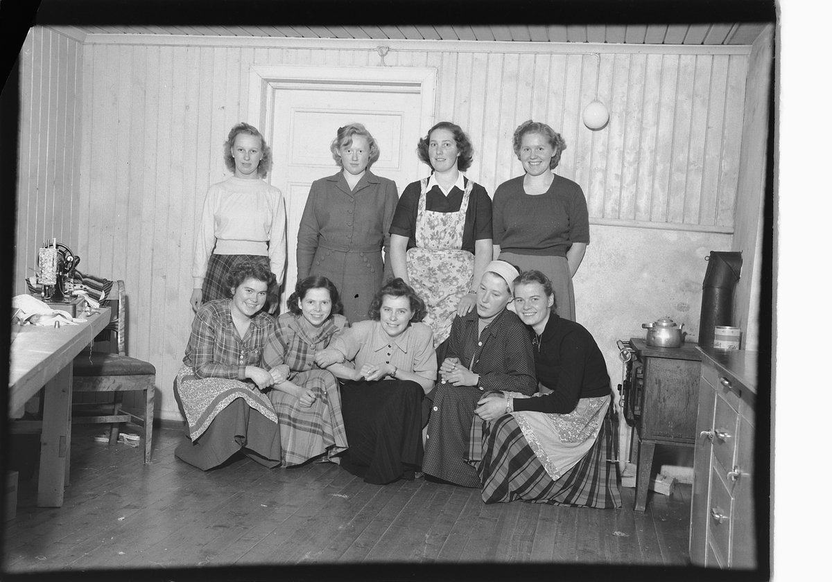 Håkon Prestkværn, GRUPPE 9 KVINNER, SYSKOLE, SYKURS, BRATTBERG.