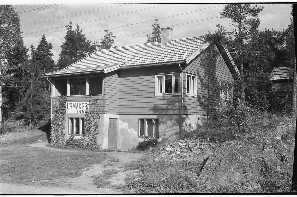Håkon Prestkværn, URMAKER A. NERAAL, STORGATA, MOELV.