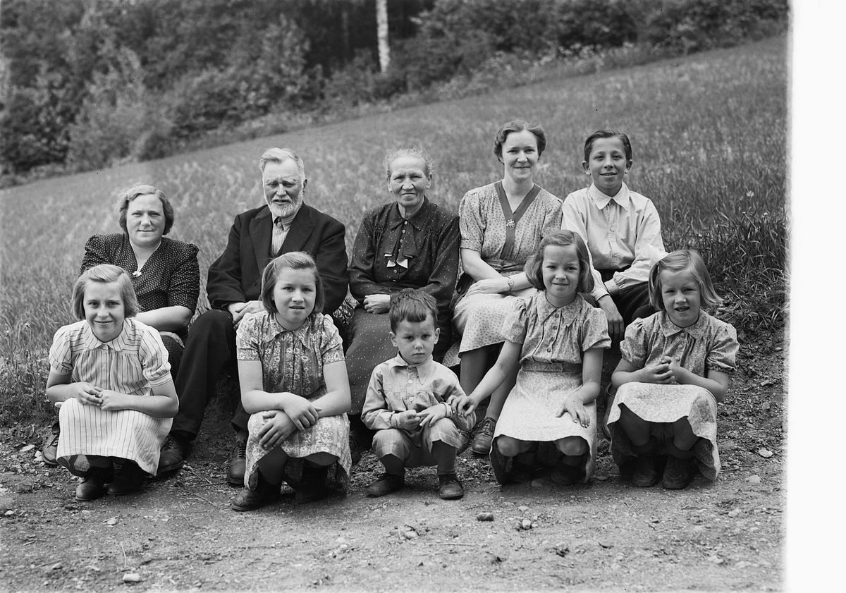 Håkon Prestkværn, RISE GARD, RING, FAMILIEGRUPPE LUNDSVEEN.
