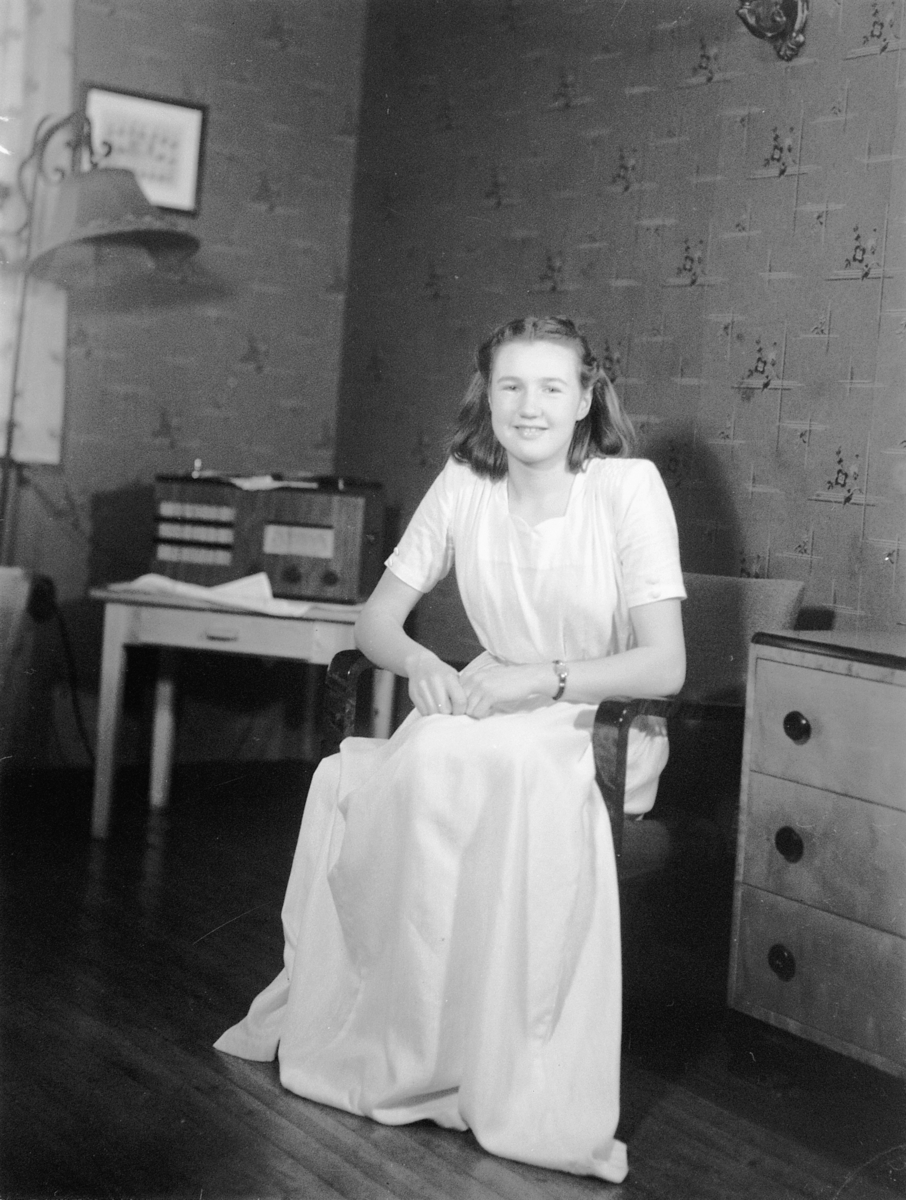 Håkon Prestkværn, KVINNE, BESTILT VED JOHANNES OLAVSEN, 1947.