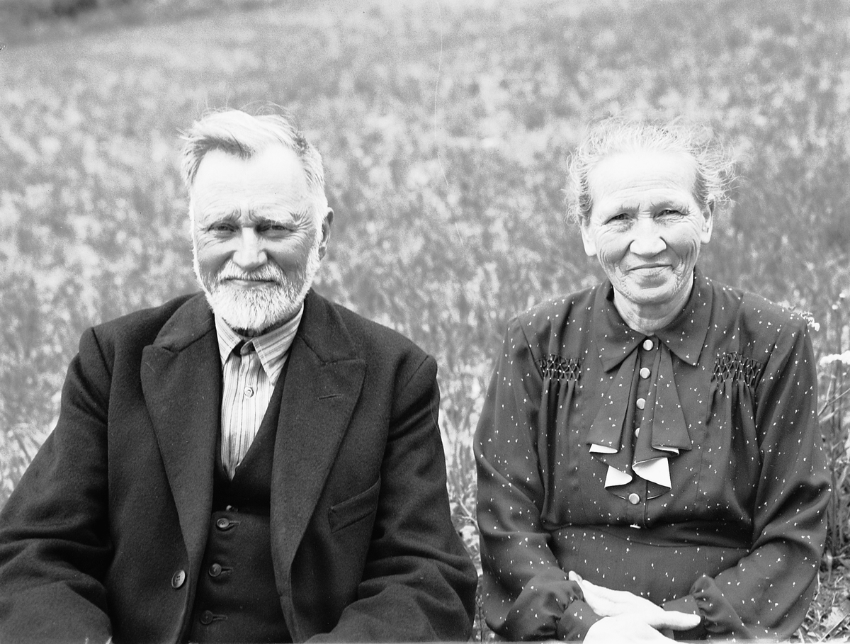 Håkon Prestkværn, Johannes og Berthe Lundsveen på Rise, Ring.