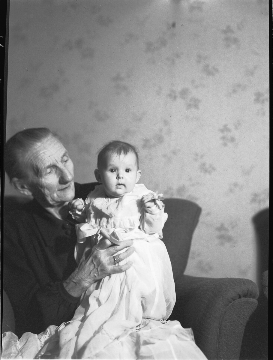 Håkon Prestkværn, Barnedåp 1947. ukjent, dåpsbarnet Torhild Haugen