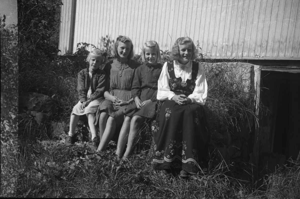 Håkon Prestkværn, Gr 4, søstre, konfirmasjon, BARN, SANDBU.